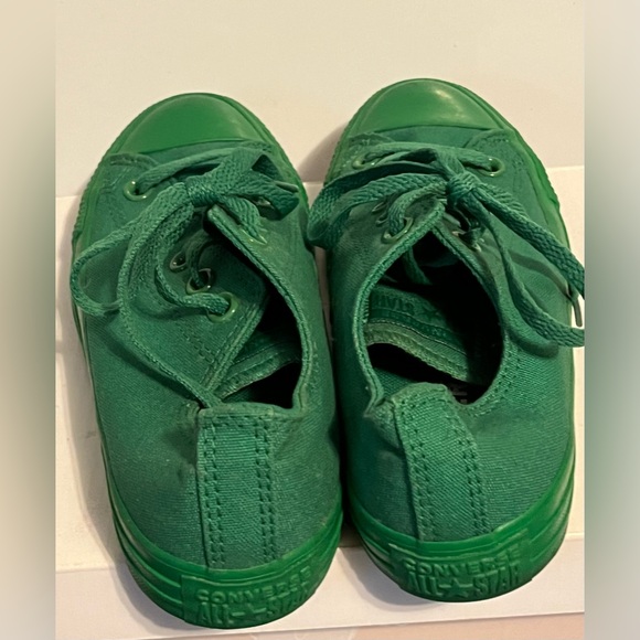 Women converse Green Sneakers - Picture 2 of 10